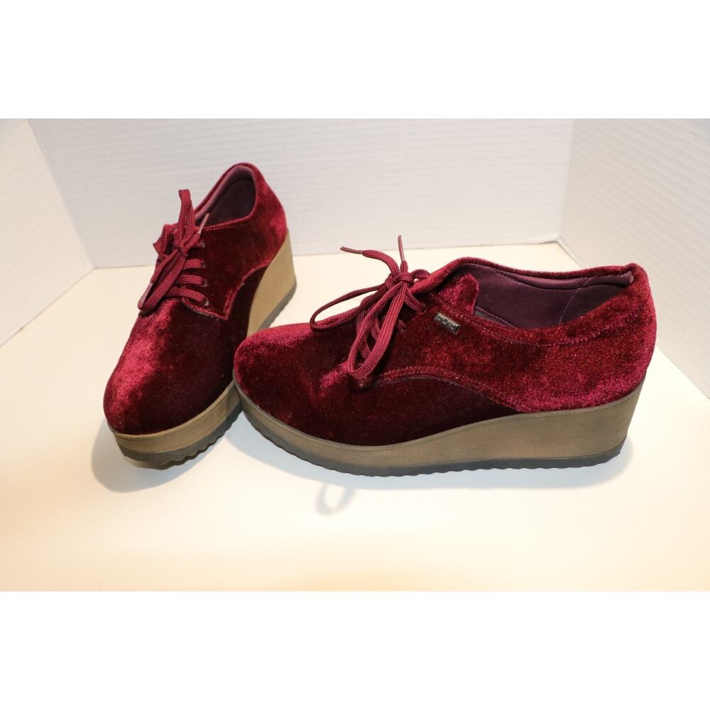 Quiz Size 7.5 Burgundy Velvet Wedge Platform Lace Up Red Shoes